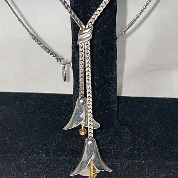 Chain Necklace with Bell Emblems - Picture 3 of 6